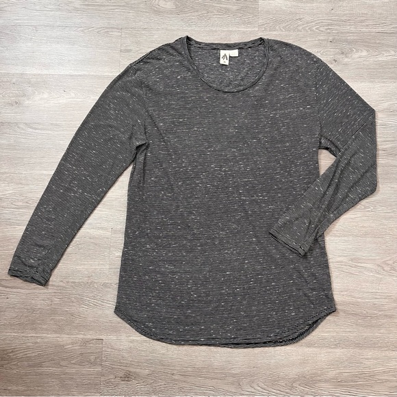 3 Feathers Striped Long Top - Picture 1 of 4